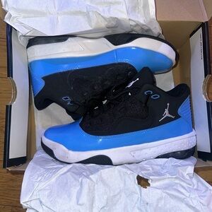 Jordan Kids Sneakers in Black and Blue